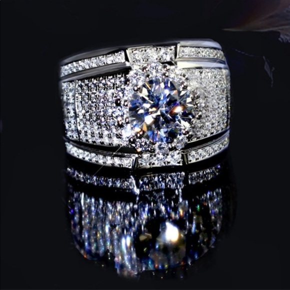 New Luxury 925 Silver Diamond Ring - Picture 2 of 6